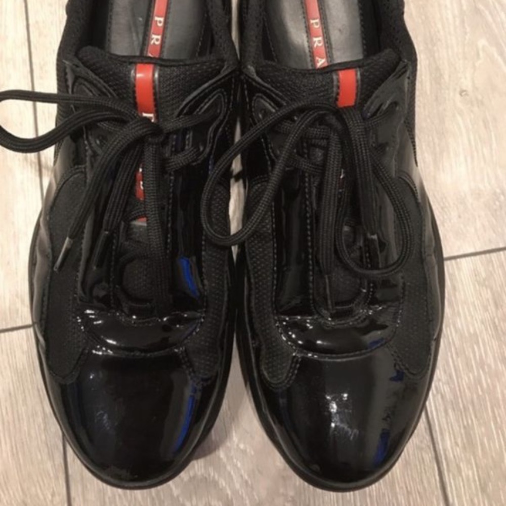 Prada - Picture 2 of 2